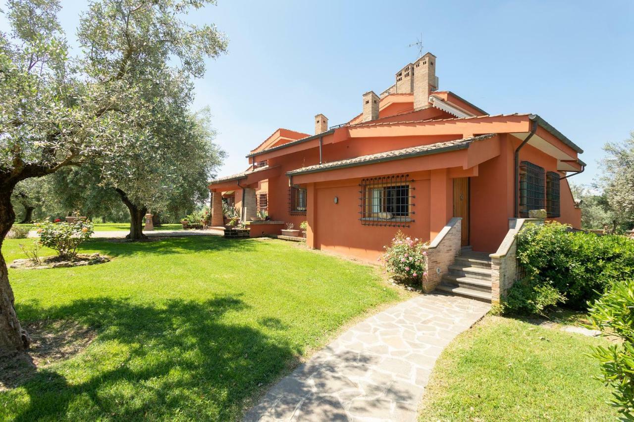 Villa In Via Della Marcigliana Casale Torre San Giovanni Экстерьер фото