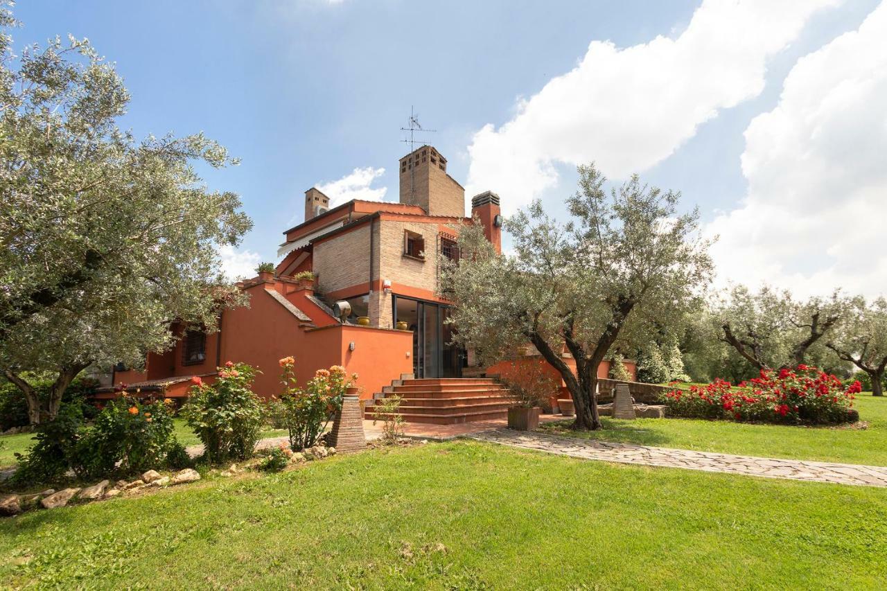 Villa In Via Della Marcigliana Casale Torre San Giovanni Экстерьер фото